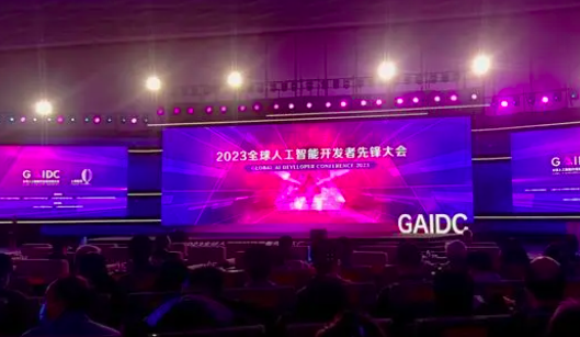 王坚院士：算力不再是开发者瓶颈，ChatGPT带来方法论天翻地覆变化